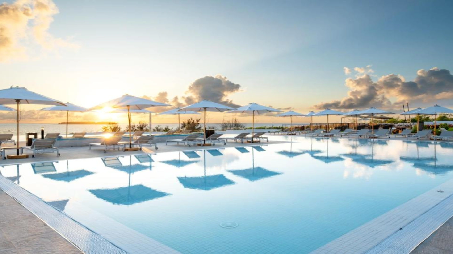 Luxury Safari Hotels, Lodges &Amp; Camps 14 A Pool With Umbrellas And Chairs
